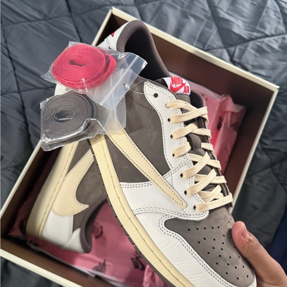Jordan 1 reverse mocha  Travis Scott